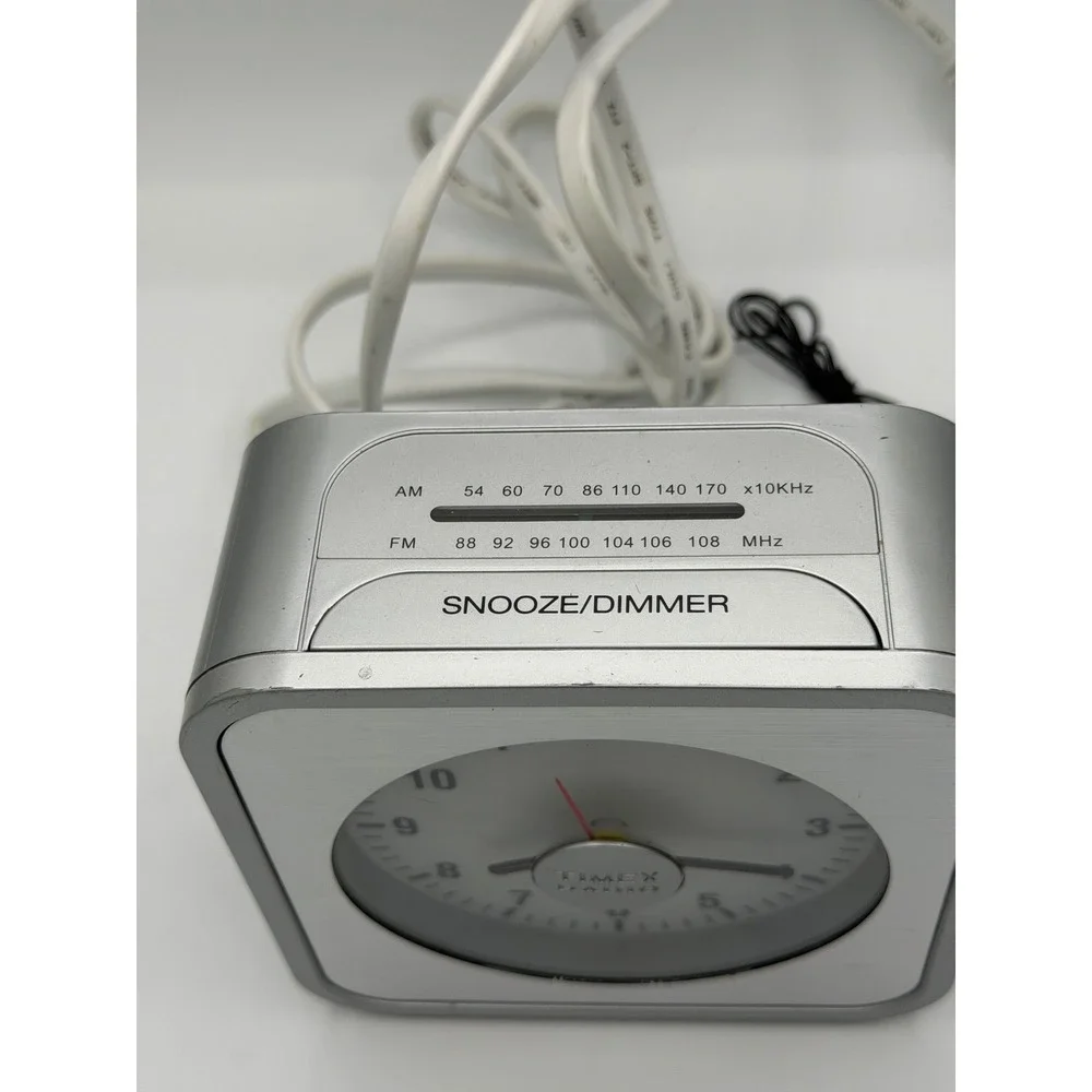 Vintage Timex T319S Easy To Read Alarm Clock Radio Silver Analog AMFM Snooze Y2K